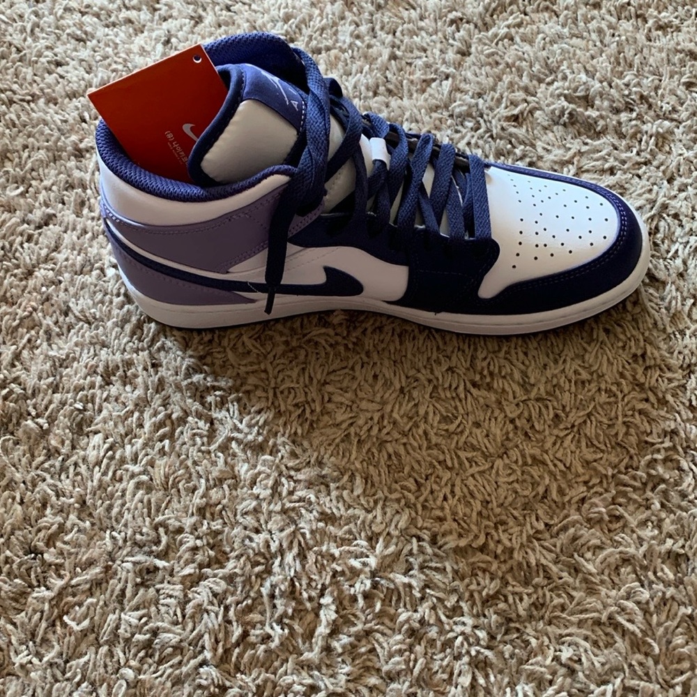 Nike White and Purple Athletic Shoes with Modern Design